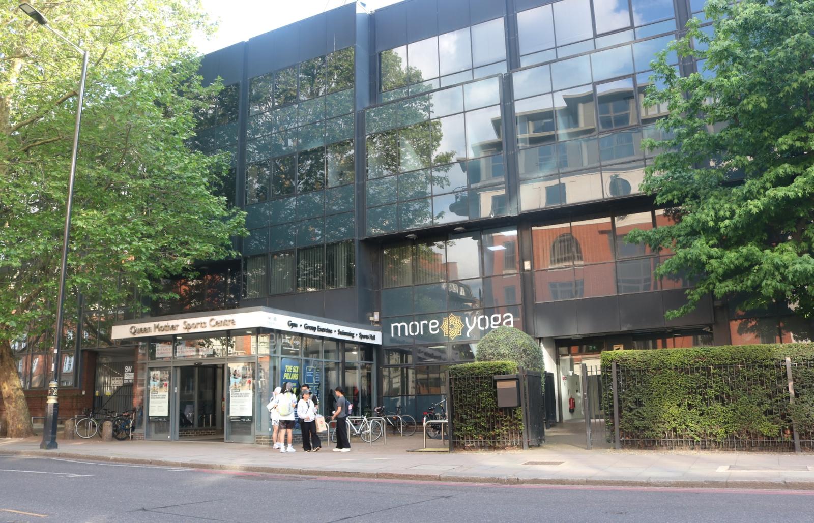 The Queen Mother's Sports Centre on Vauxhall Bridge Road, Victoria geograph.org.uk 8350089